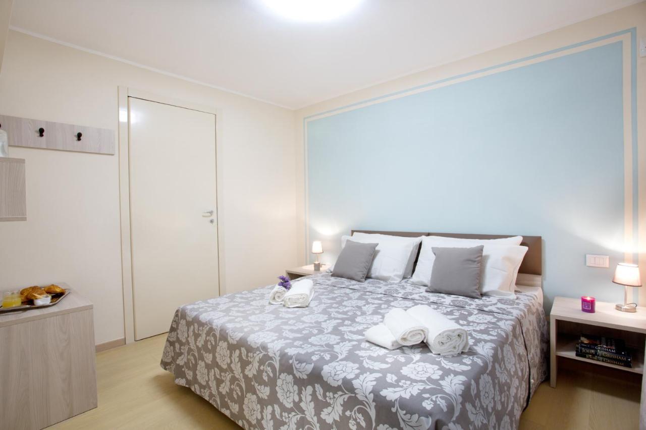 Sala Comacina Residence Apartment 5 - Sleeps Up To 10 By Italian Apartments Bagian luar foto