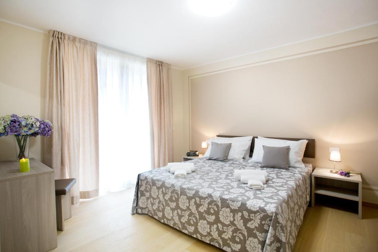 Sala Comacina Residence Apartment 5 - Sleeps Up To 10 By Italian Apartments Bagian luar foto